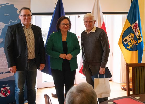 Uroczystość podpisania umów