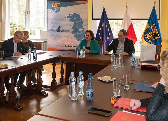 Uroczystość podpisania umów