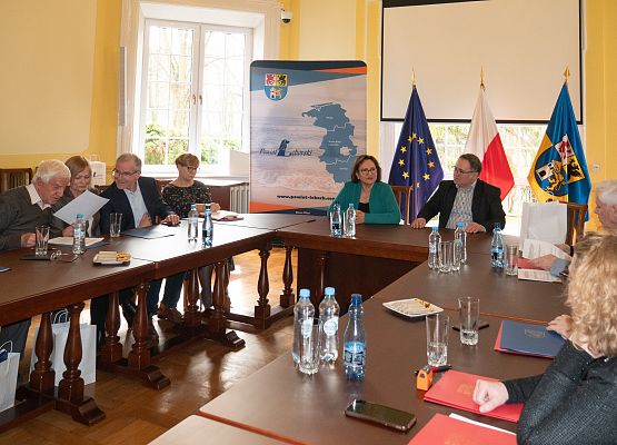 Uroczystość podpisania umów