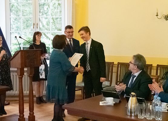 Wyróżnienie odbiera Mikołaj