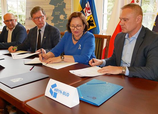 Podpisanie umowy na realizację