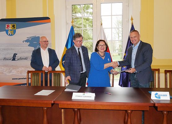 Podpisanie umowy na realizację