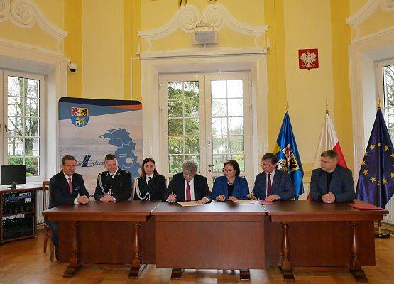 Podpisanie umowy na zakup