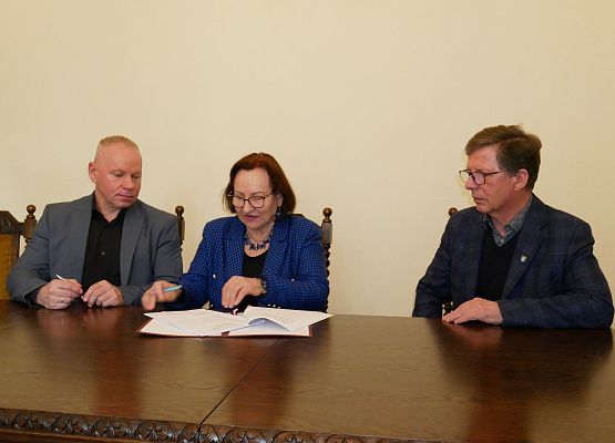 Podpisanie umowy na finansowe