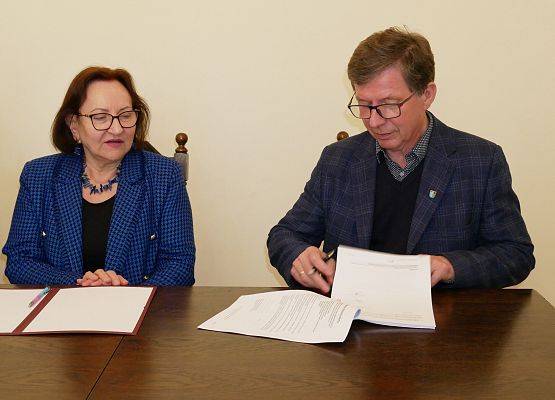 Podpisanie umowy na finansowe