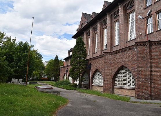 Budynek LO1 wraz z fragmentem