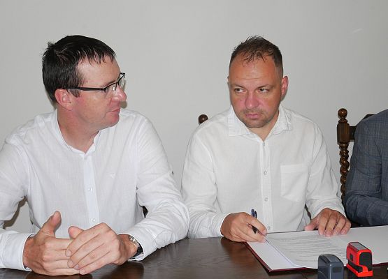 Podpisanie umowy na przebudowę