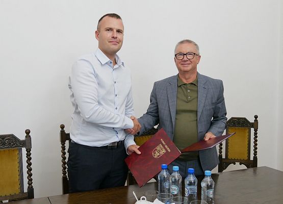 Podpisanie umowy na przebudowę