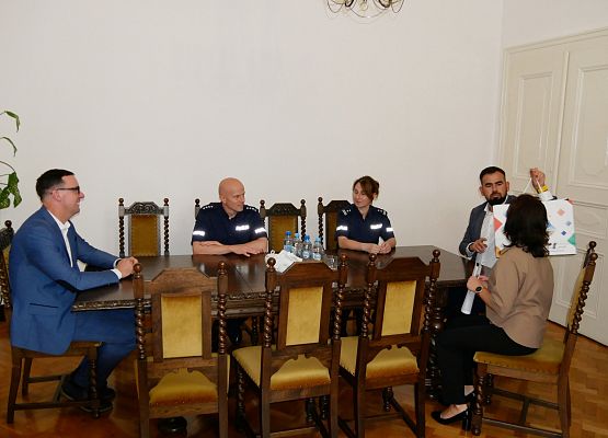 Przekazanie policjantom