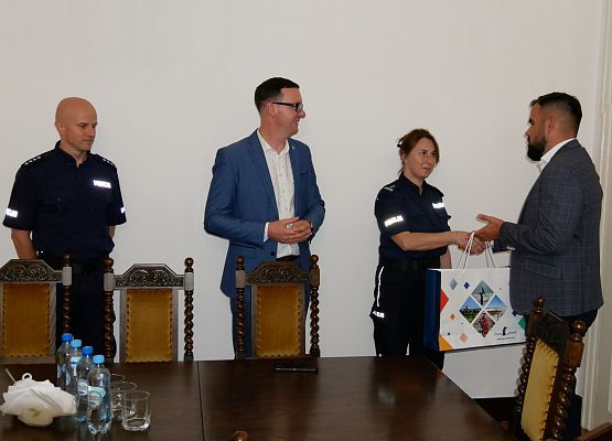 Przekazanie policjantom