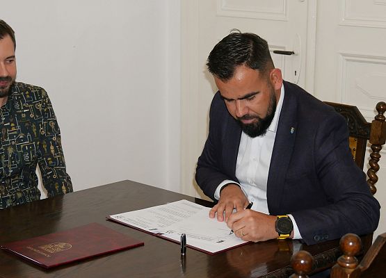 Podpisanie umów na inwestycje