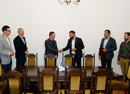 Podpisanie umów na inwestycje