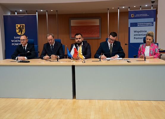 Podpisanie umowy na realizację