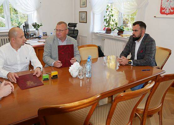 Podpisanie umowy na przebudowę