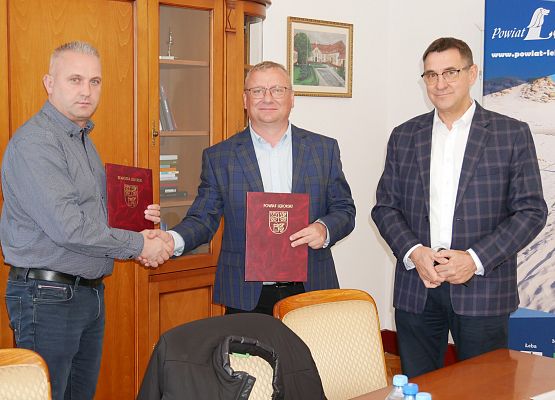 Podpisanie umowy na przebudowę