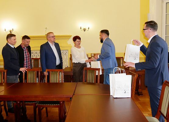 Przekazanie laptopów dla