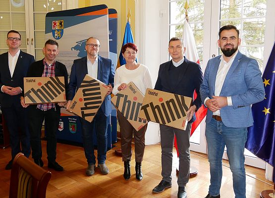 Przekazanie laptopów dla