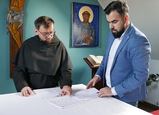 Podpisanie umowy na renowację