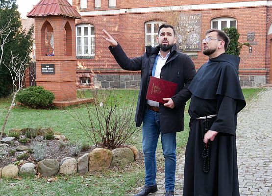 Podpisanie umowy na renowację