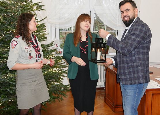 Wizyta u starosty harcerek z