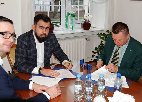 Podpisanie umowy na usługę