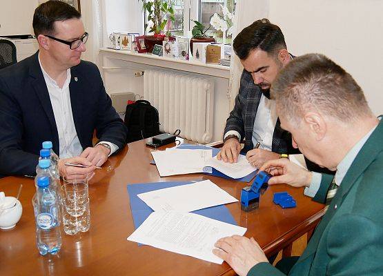 Podpisanie umowy na usługę