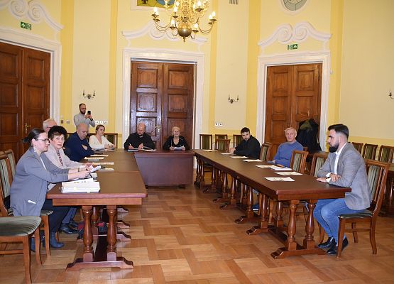 Konsultacje społeczne z NGO i