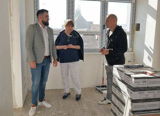 Starosta wizytuje postęp prac