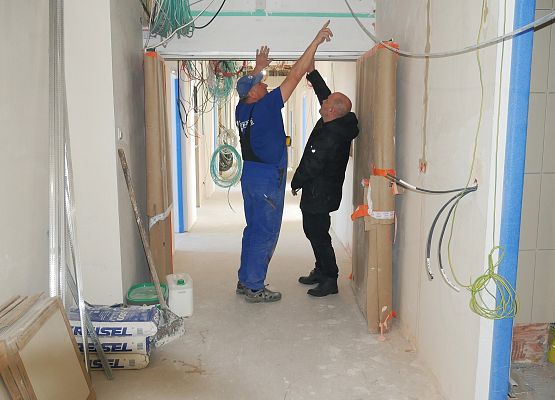 Starosta wizytuje postęp prac