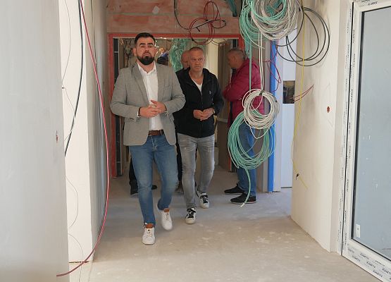 Starosta wizytuje postęp prac