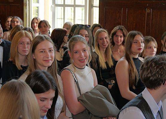 Pożegnanie absolwentów w LO 1