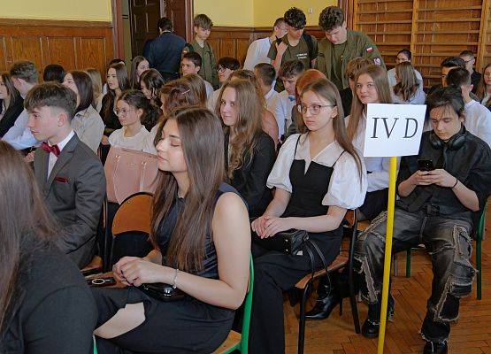 Pożegnanie absolwentów w LO 1