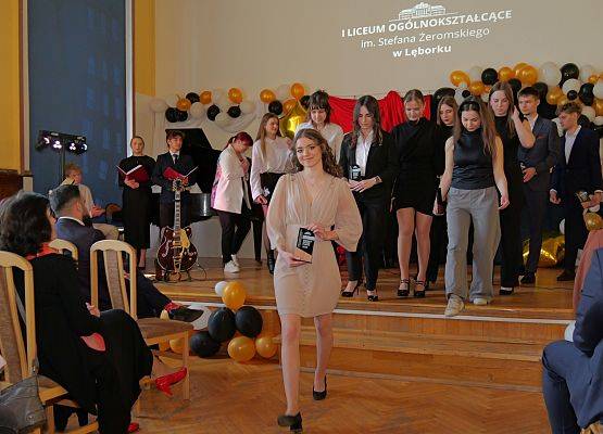 Pożegnanie absolwentów w LO 1