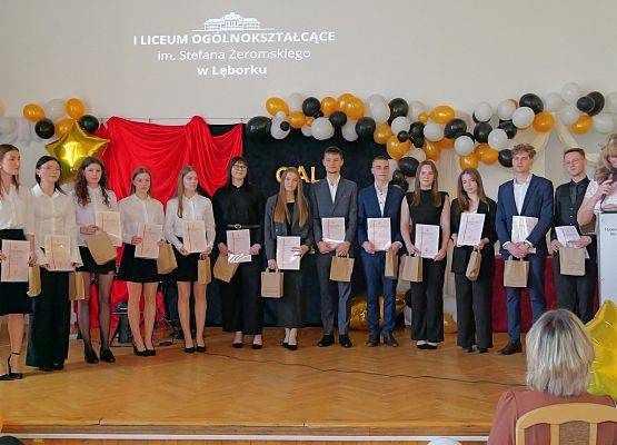 Pożegnanie absolwentów w LO 1