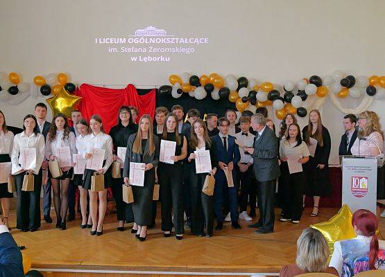 Pożegnanie absolwentów w LO 1