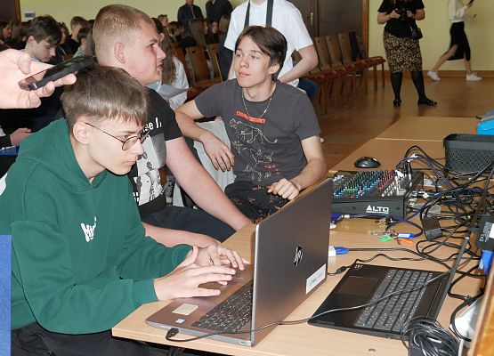 Młodzieżowe debaty