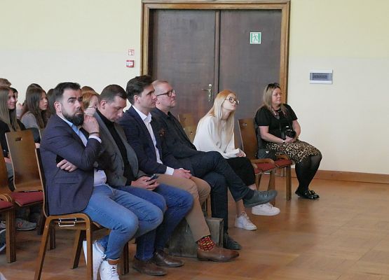 Młodzieżowe debaty