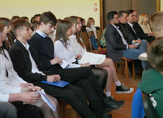 Młodzieżowe debaty