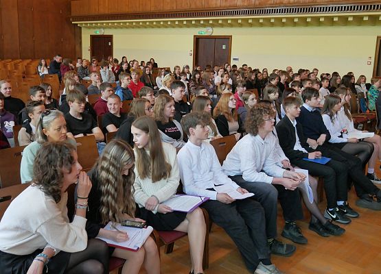 Młodzieżowe debaty