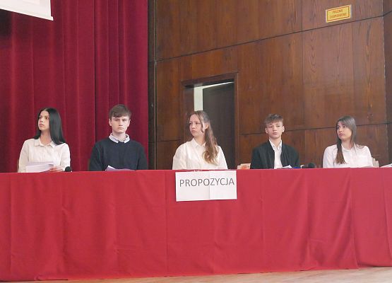 Młodzieżowe debaty