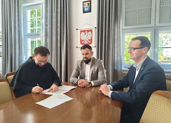 Podpisanie umowy i przekazanie