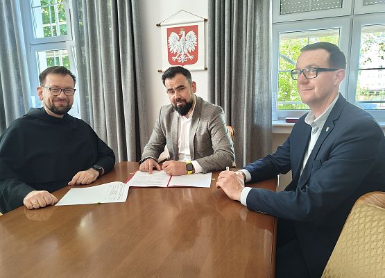 Podpisanie umowy i przekazanie