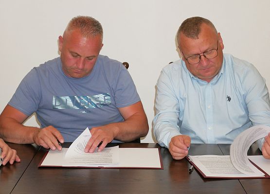 Podpisanie umowy na budowę