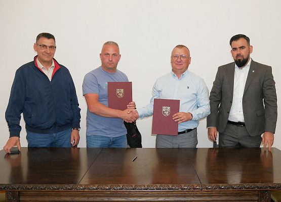 Podpisanie umowy na budowę