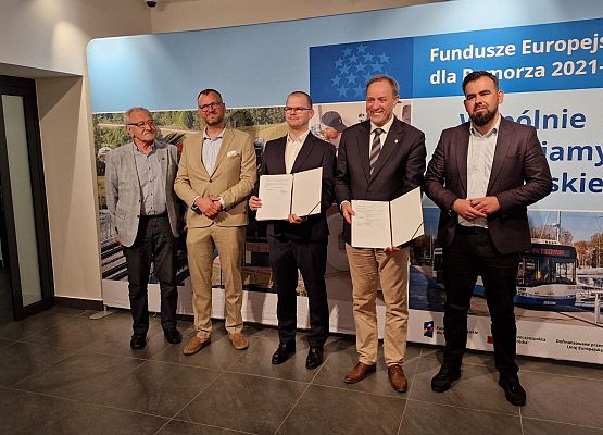 Podpisanie umowy w ramach MOF