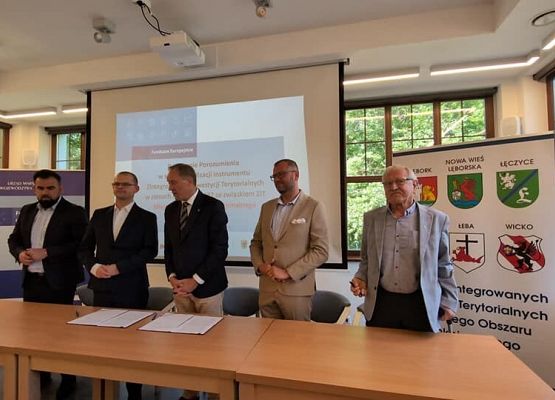 Podpisanie umowy w ramach MOF