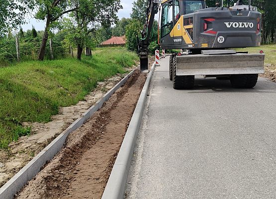 Prace przy przebudowie ul.