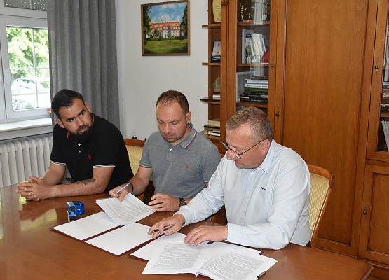 Umowa na przebudowę drogi