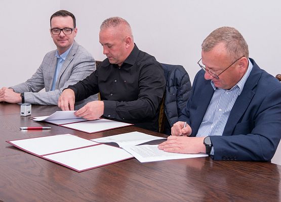 Podpisanie umowy na przebudowę