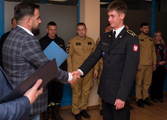 Starosta wyróżnił strażaków